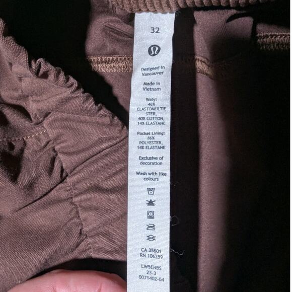 Lululemon Women's Brown Light Utilitech High Rise Utility Cargo Pants Sz 32 - Picture 4 of 5